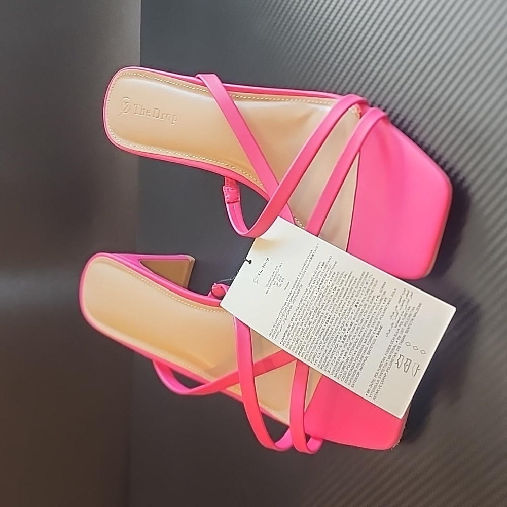 Womens, Amelie strappy healed sandal, NWT.These are new with Tags. 2.6" heel,